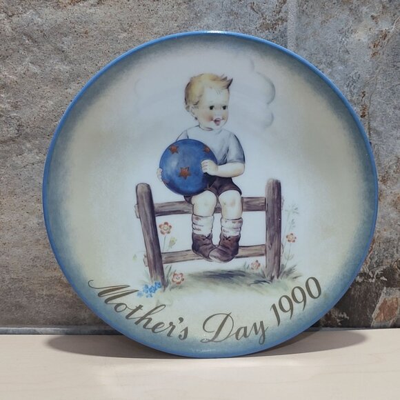 Schmid Hummel Mothers Day 1990 Mothers Little Athlete Decorative Wall Hanging Pl - Picture 1 of 11